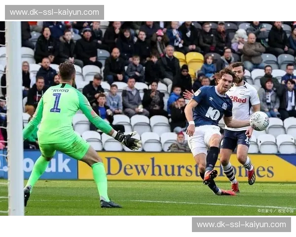 冰与火的足坛博弈：当“小镇硬骨头”哈德斯遇上“北伦敦华尔兹”热刺